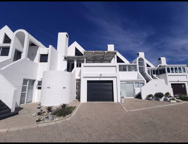 2 BEDROOM FLAT TO LET IN DWARSKERSBOS